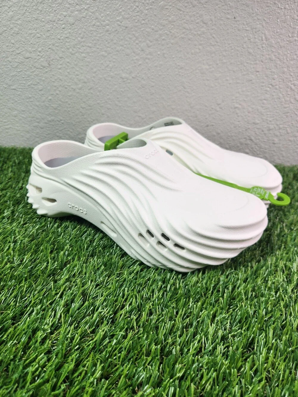Croc Men’s Echo Wave 'Chalk' 210521-0WV Size 8M/10W NWT